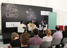 Abanicos, mantones y casta�uelas: monograf�a sobre la historia del souvenir en Andaluc�a 