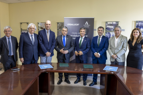 Firma de convenio entre el Centro de Estudios Andaluces  y la Andalucía 27