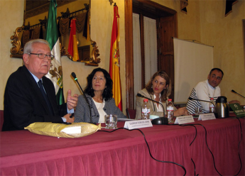 Rafael Escuredo durante la conferencia 'La Democracia y la conquista de la Autonomía'
