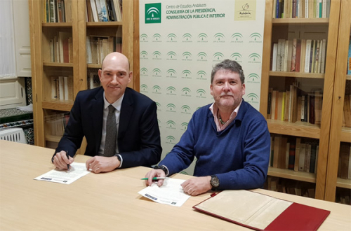 Tristán Pertíñez y Carlos Ramón García durante la firma del convenio