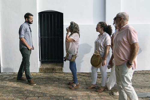 Conferencia 'La voz de Dar al Farah'